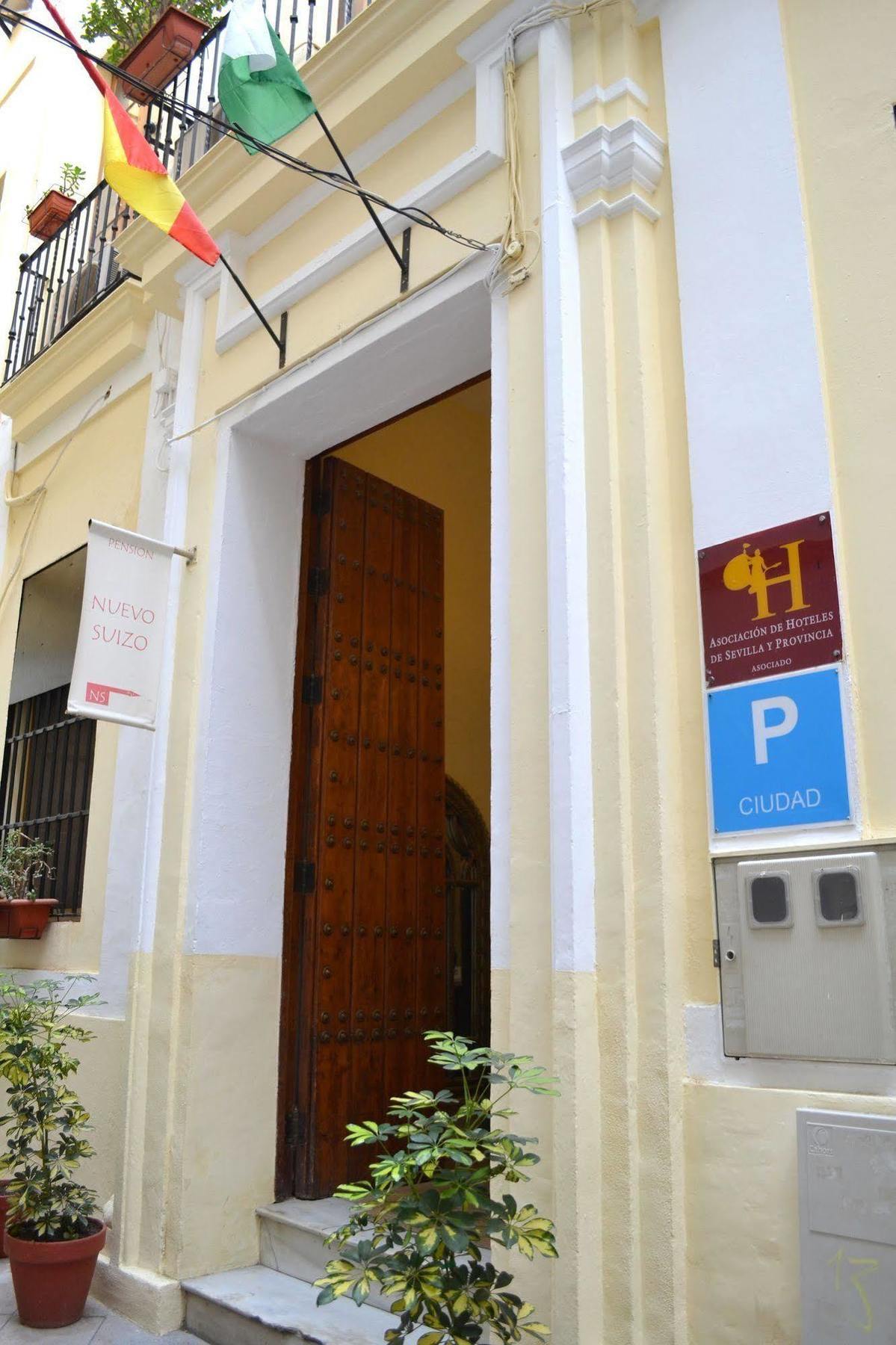 Nuevo Suizo Bed and Breakfast Siviglia Esterno foto