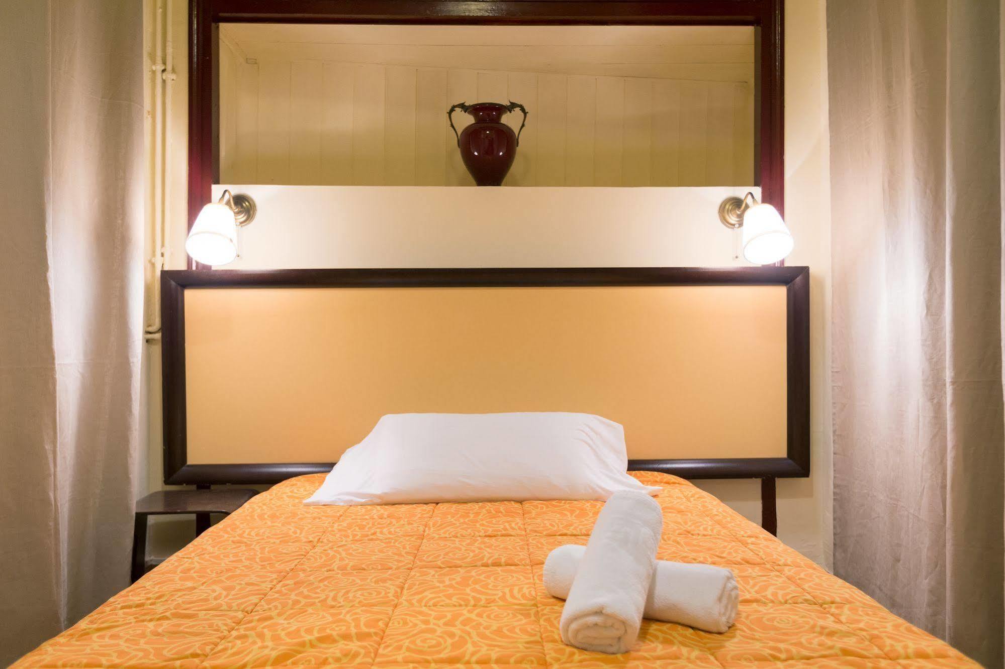 Nuevo Suizo Bed and Breakfast Siviglia Esterno foto