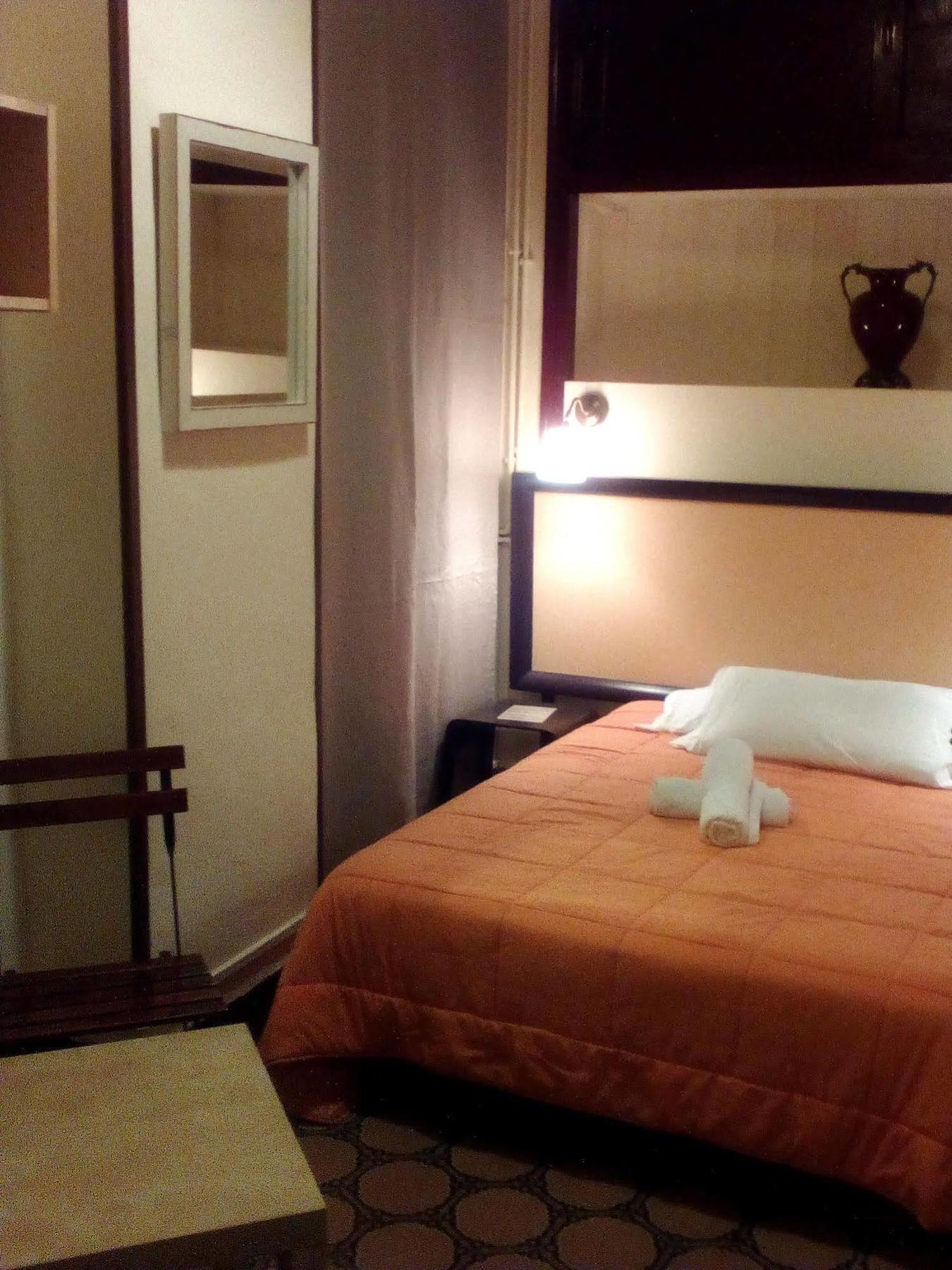 Nuevo Suizo Bed and Breakfast Siviglia Esterno foto