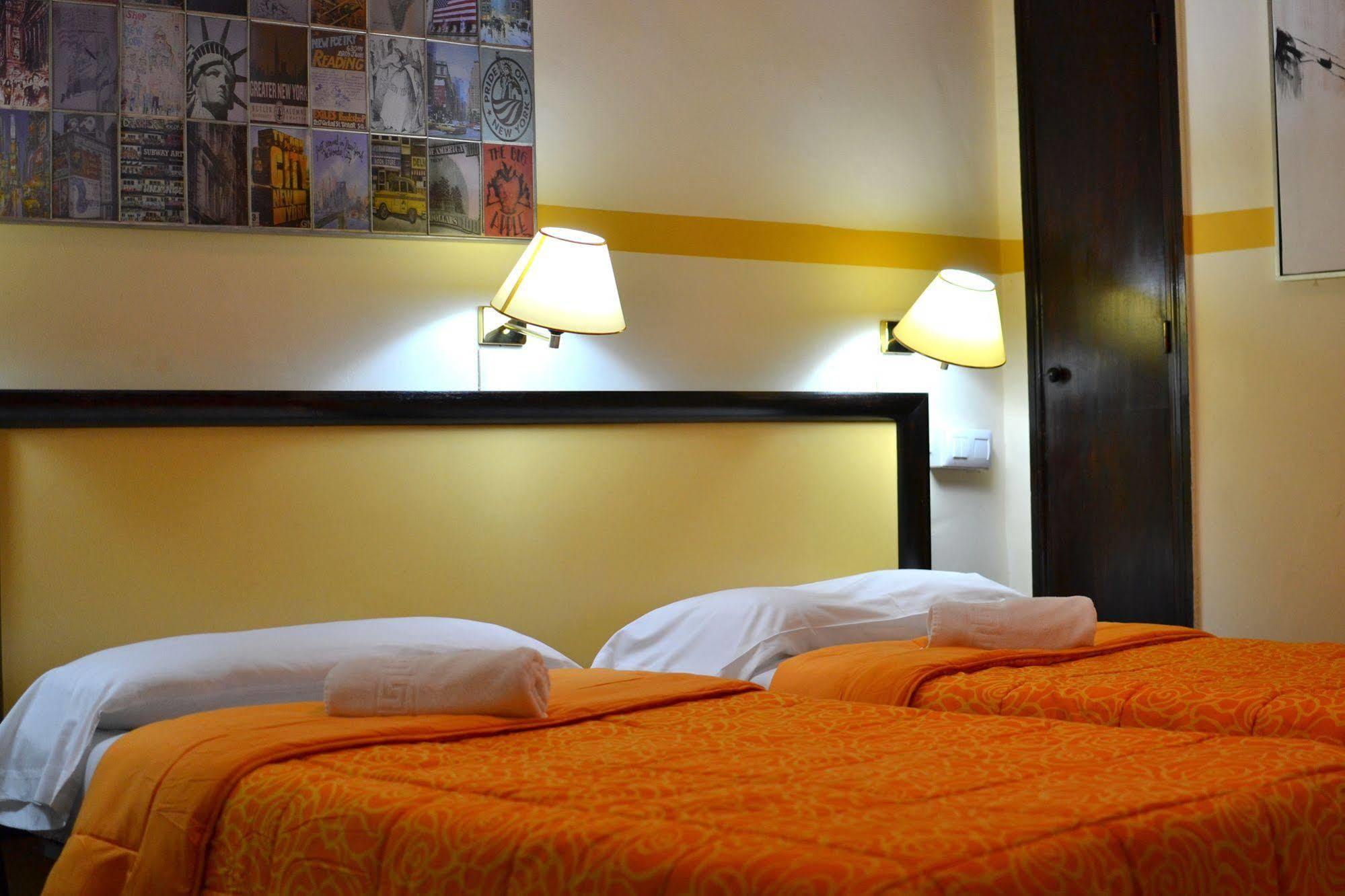 Nuevo Suizo Bed and Breakfast Siviglia Esterno foto